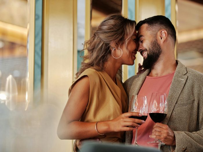 Zdjęcie do artykułu: Męskie stylizacje na randkę – od casualu po elegancję